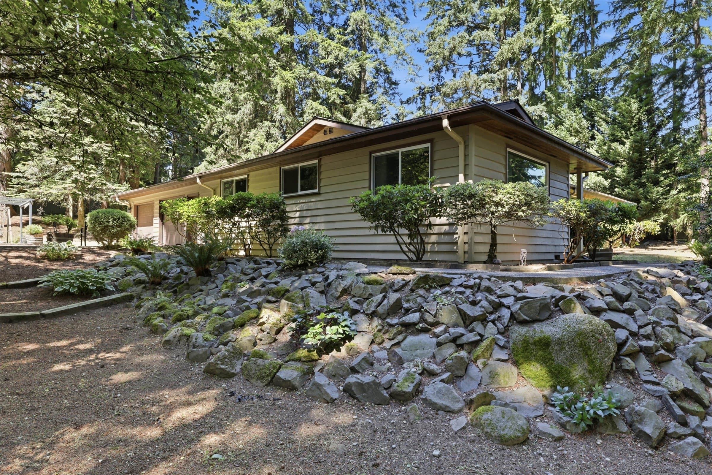 Elegant Enumclaw Rambler with Exceptional Outdoor Features