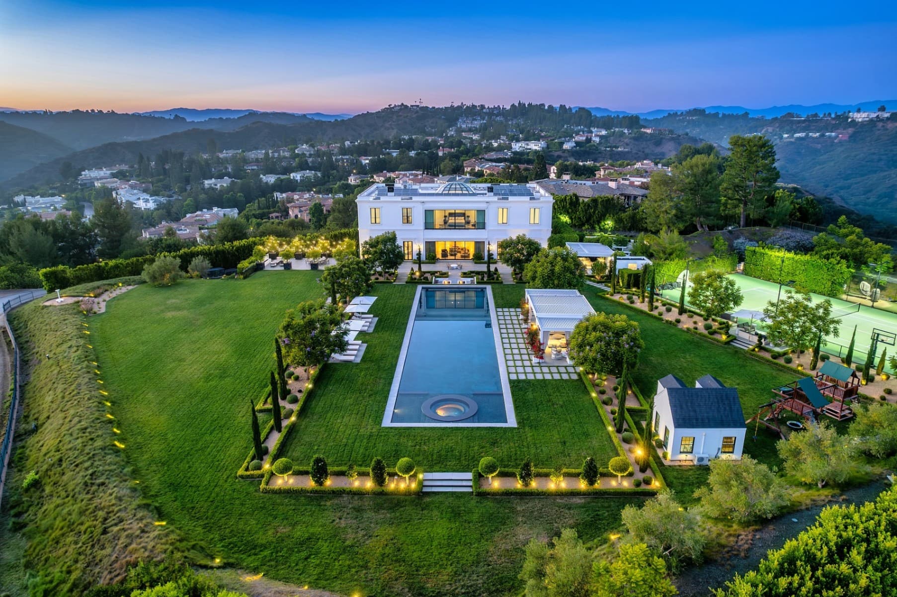 2100 Stratford Cir, Los Angeles, CA 90077