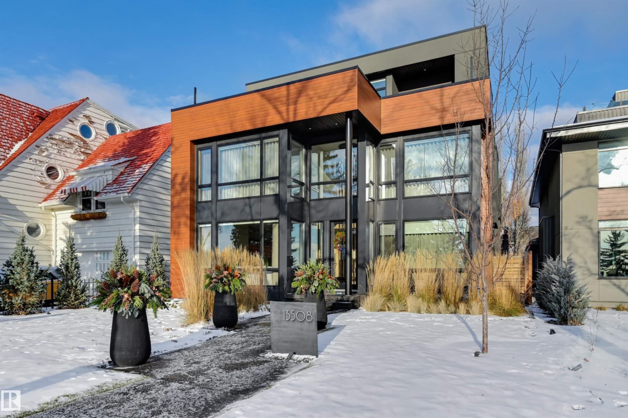 13508 RAVINE DR NW Edmonton, Alberta T5N3L8