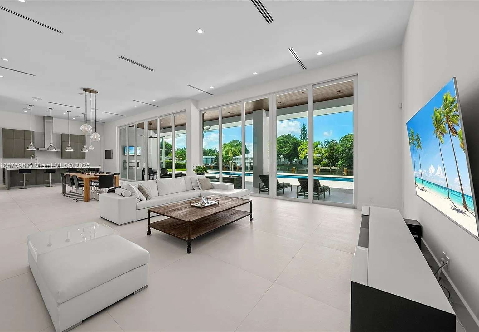 2815 NE 26th Pl, Fort Lauderdale, FL 33306