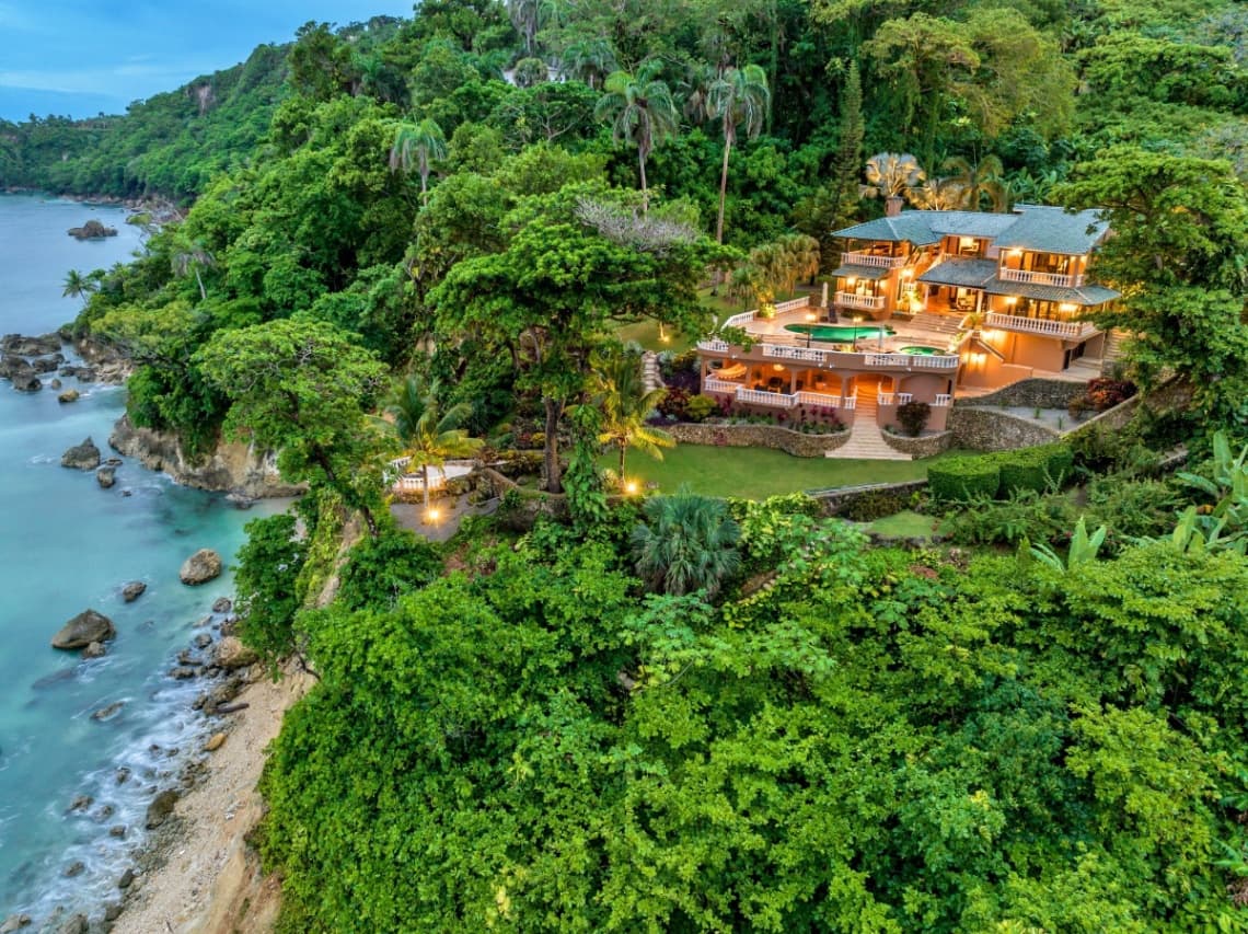 LUXURY OFF-GRID CLIFFSIDE VILLA IN DR – PRIVATE BEACH ACCESS & PANORAMIC VIEWS