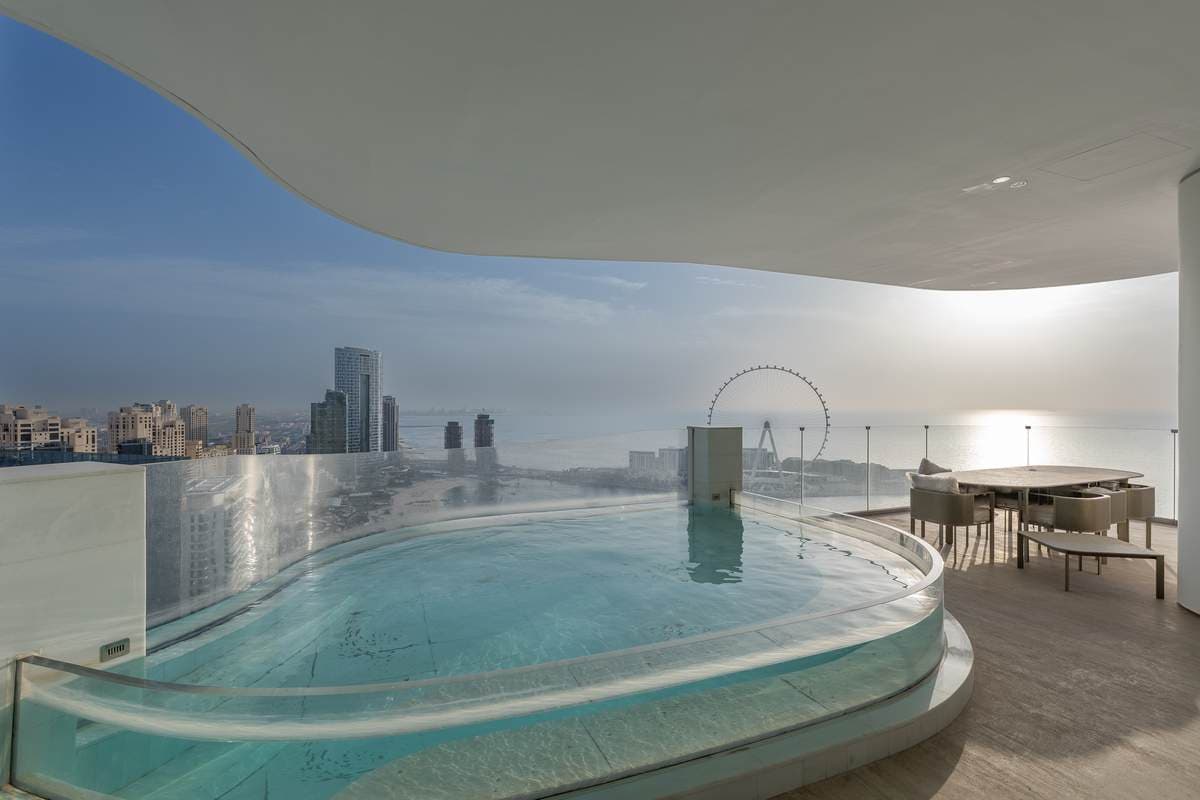 Dubai Luxury Condo with Beach Access and Sea Views