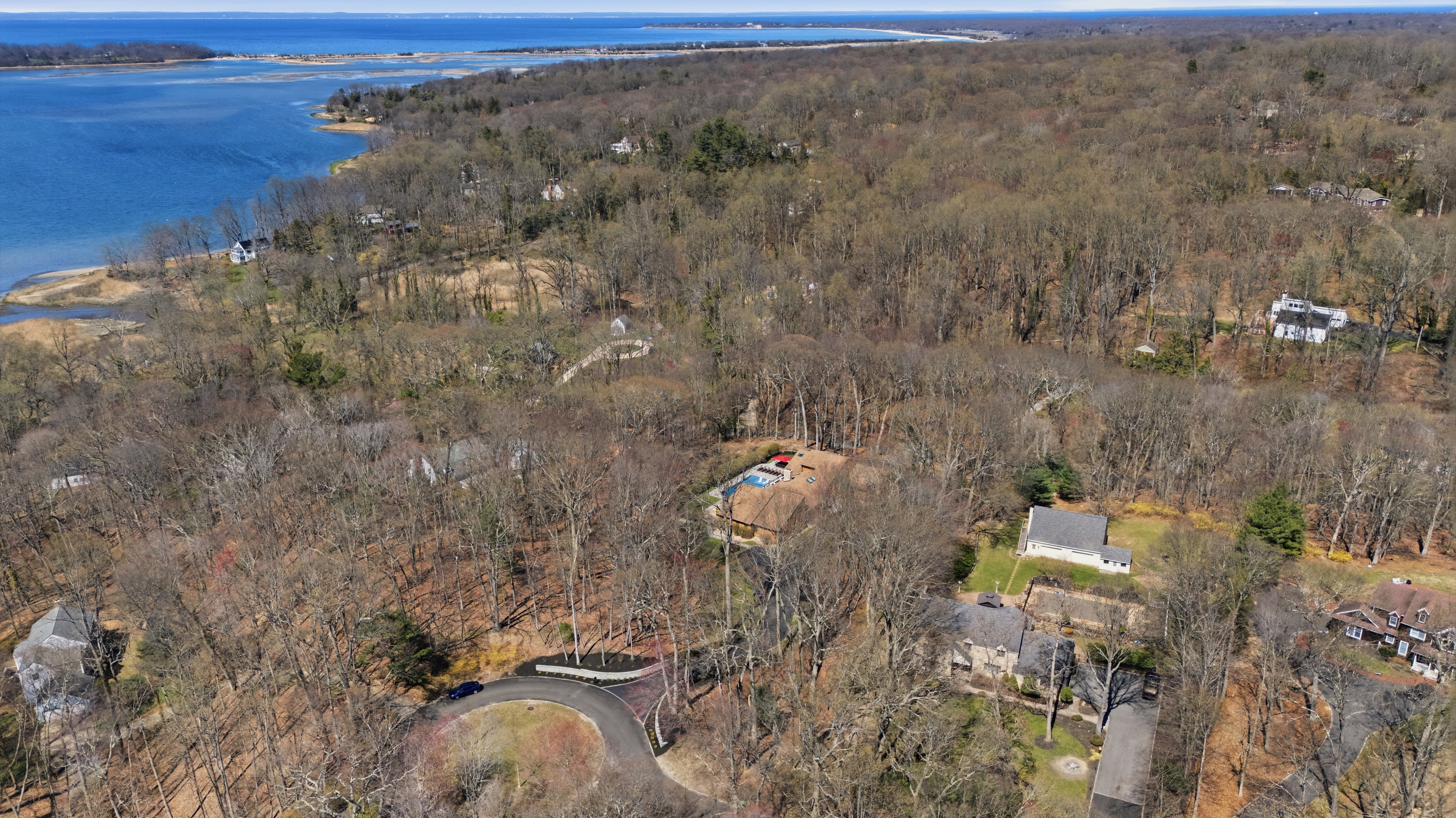 Luxury Estate in Head of the Harbor