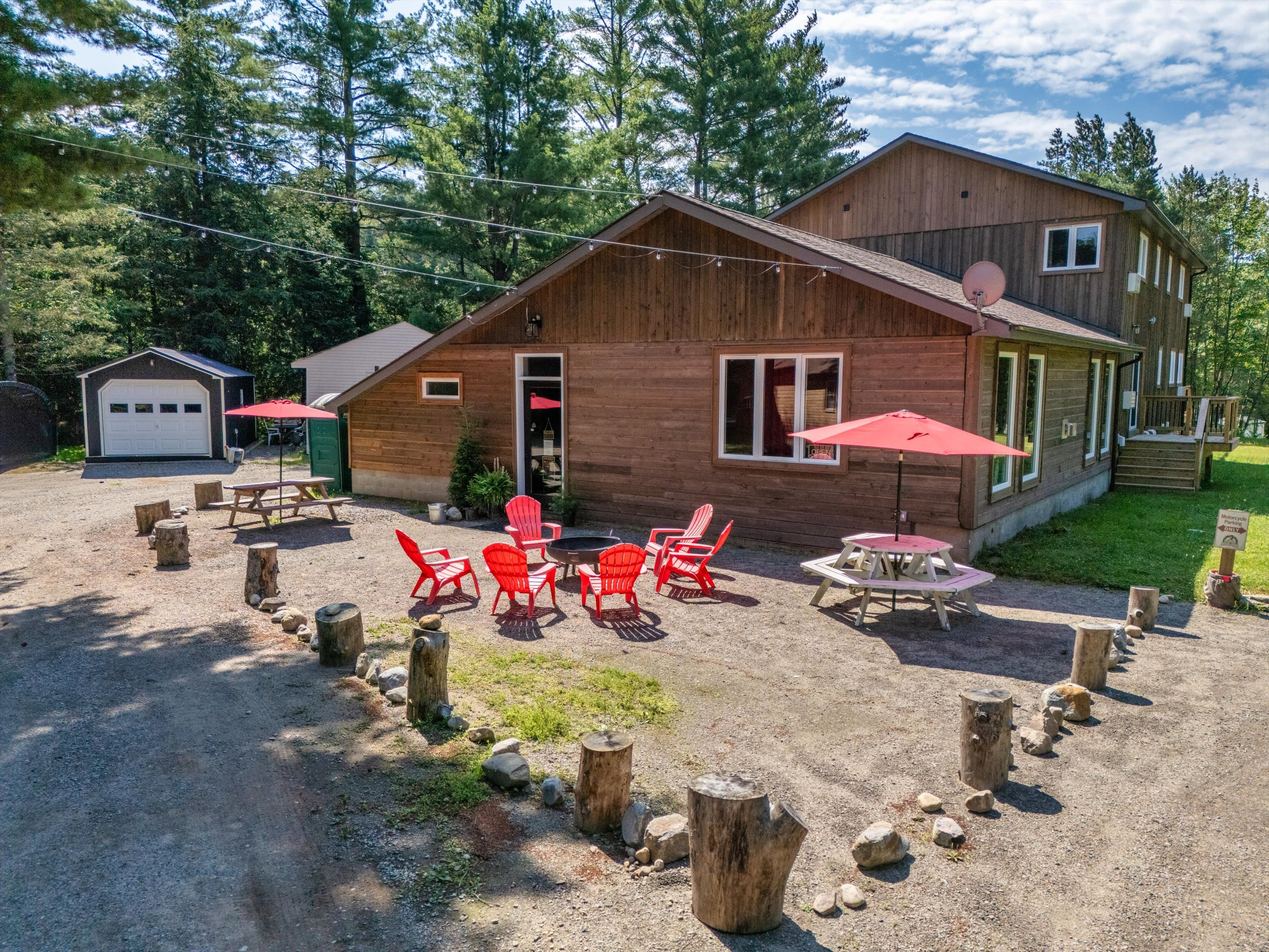 Year-Round Short-Term Rental Resort with Direct Lake Access in Algonquin Highlands