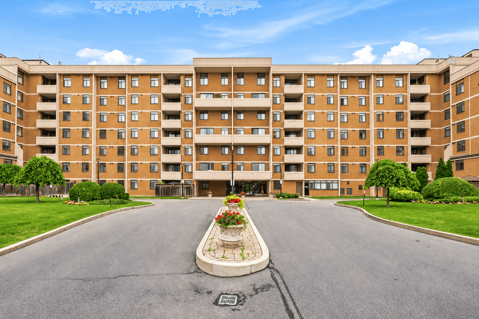 Spacious North York Condo Townhouse: 4 Bedrooms, 3 Bathrooms, 1,400 Sq. Ft. + Rare 3-Car Parking