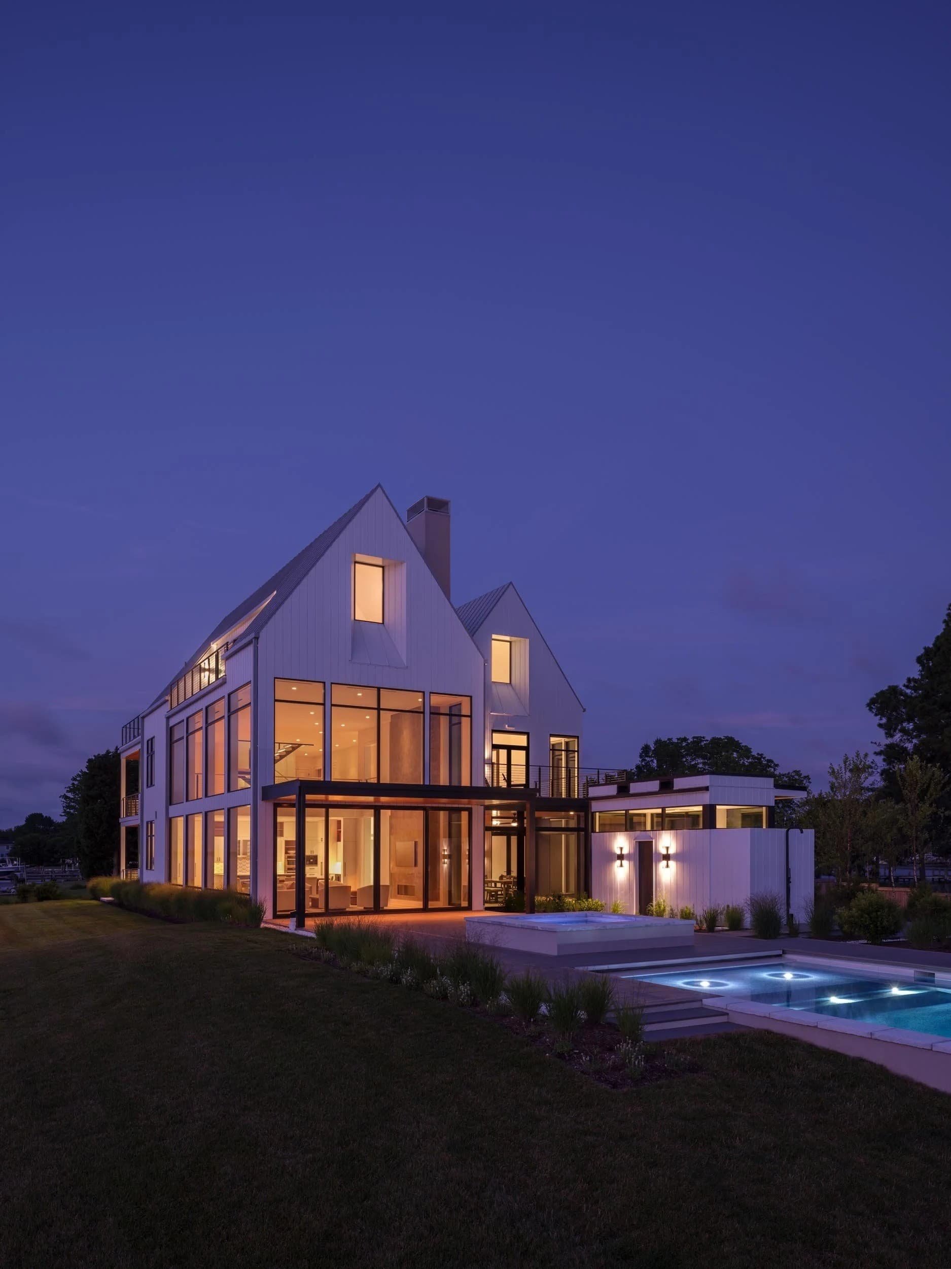 WATERFRONT MINIMALIST HOME