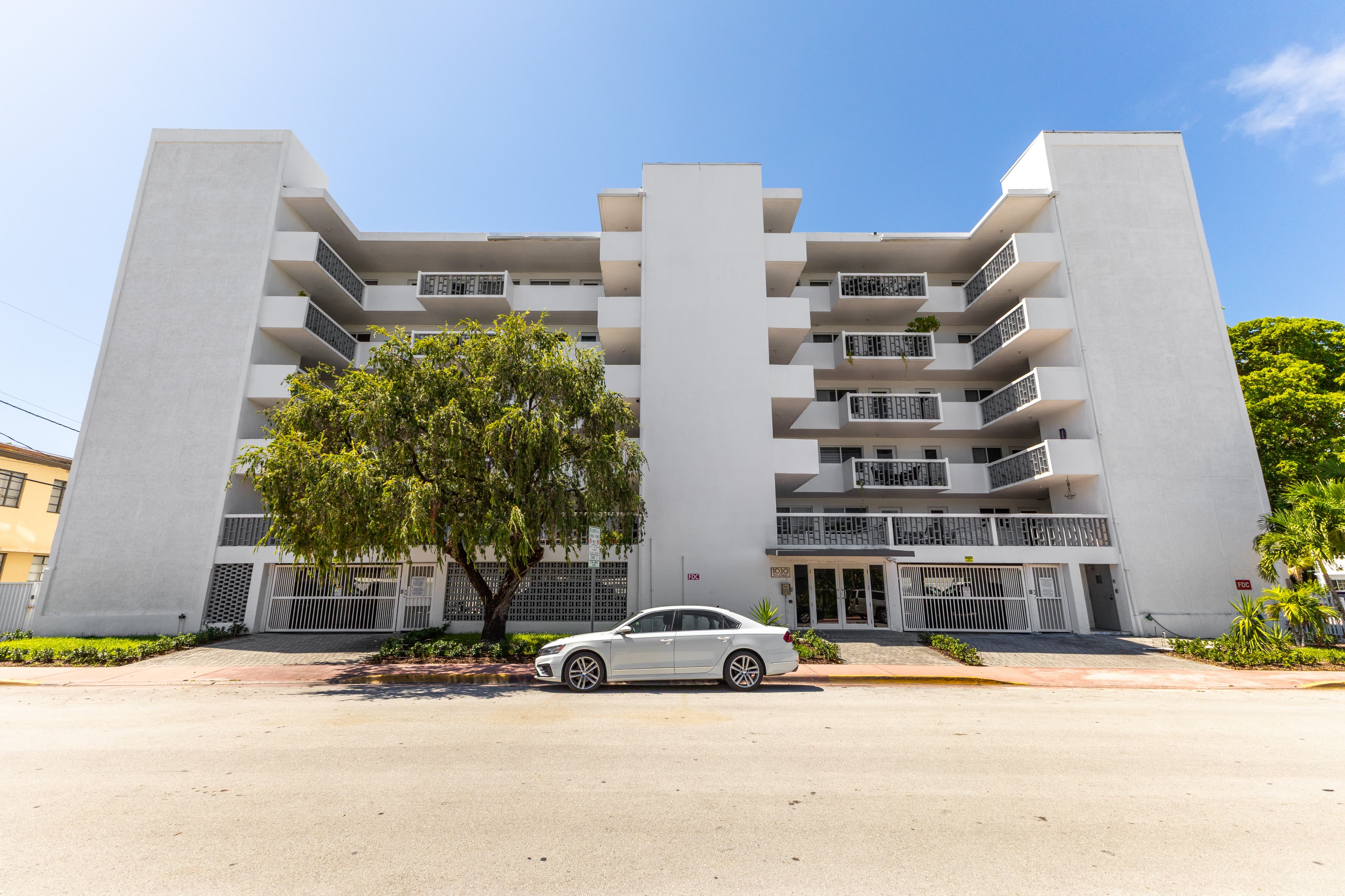 City View Condo in Gated Miami Beach