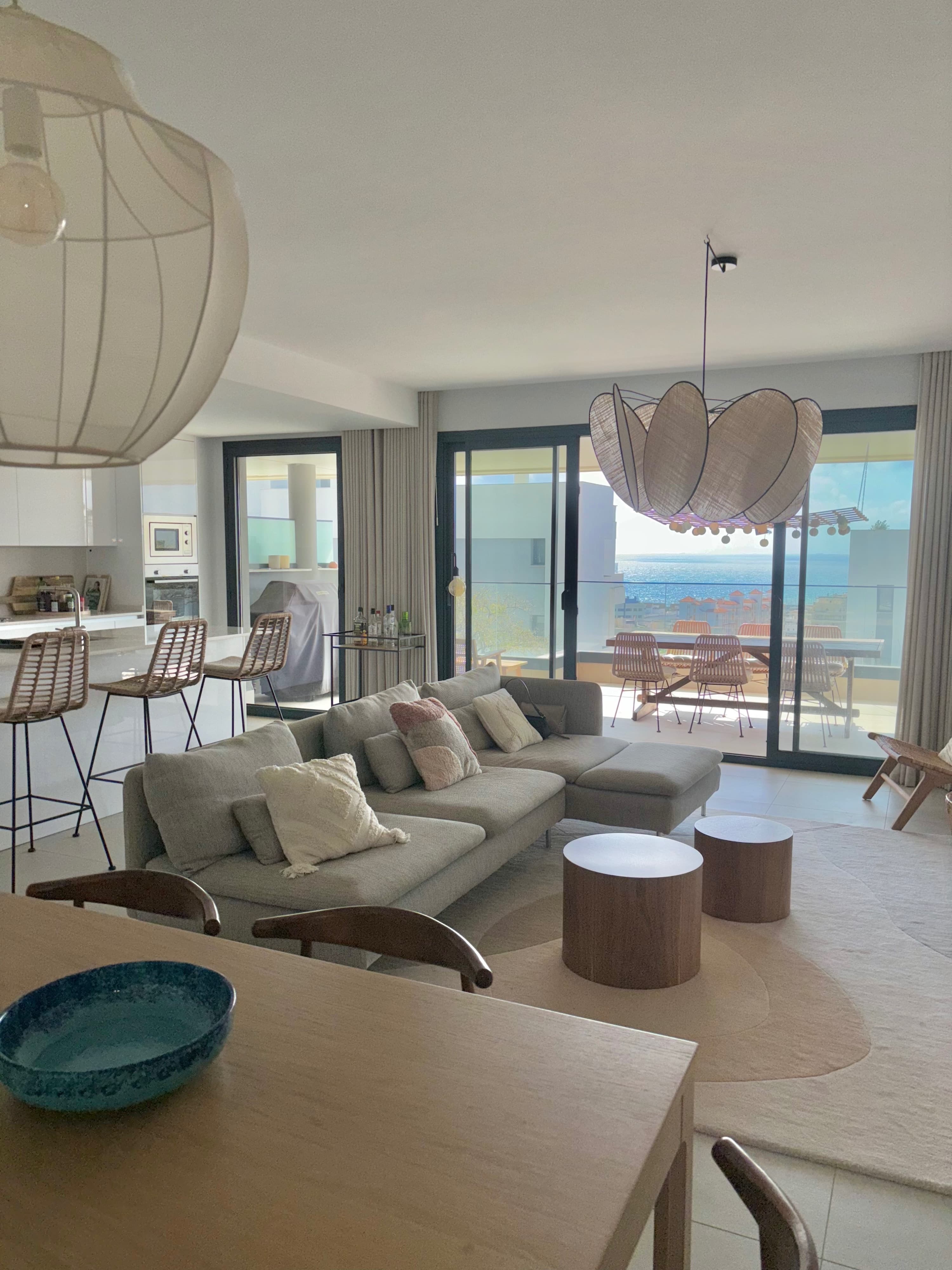4 bedrooms, seaview and strong potential rental income