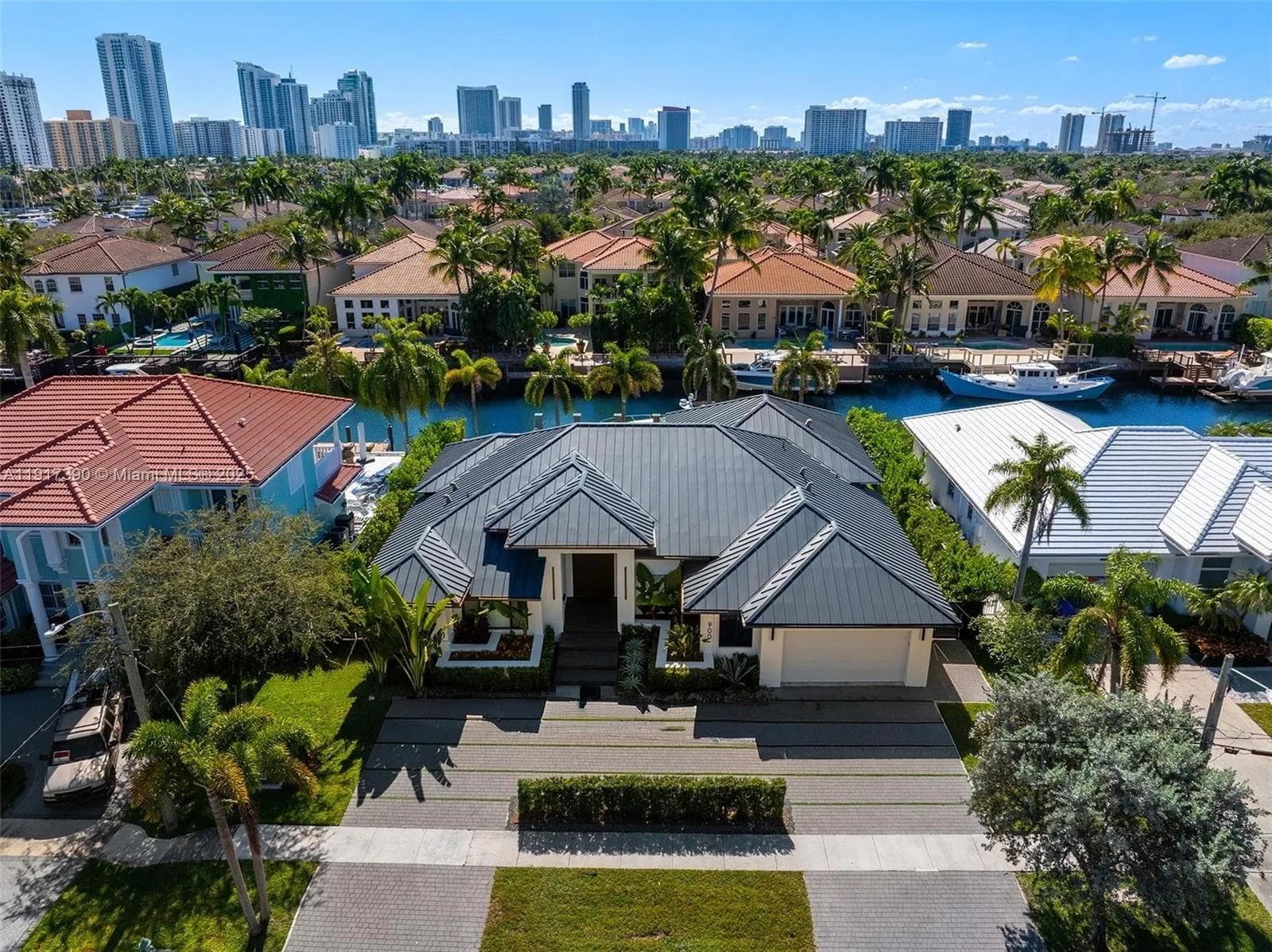 900 Washington St, Hollywood, FL 33019 - Image 1