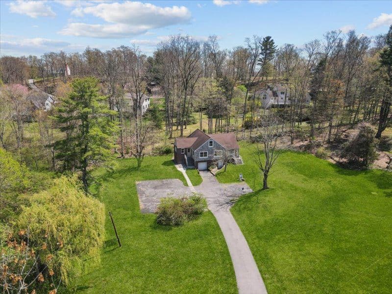 9 South Lane, Katonah, New York 10536
