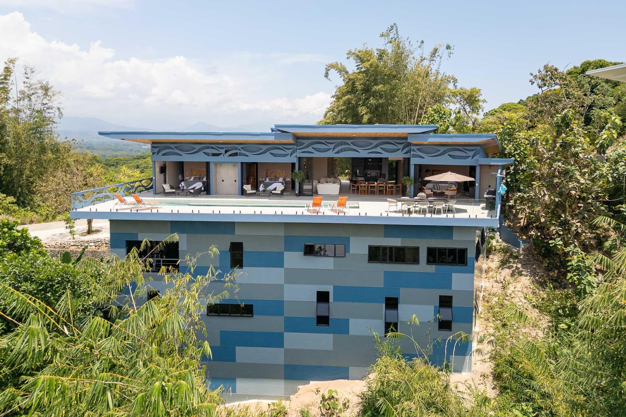 Modern Luxury Villa Near Marina