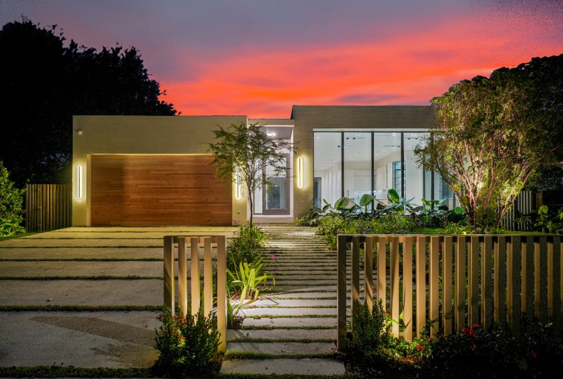 830 Oriole Ave, Miami Springs, FL 33166-3814