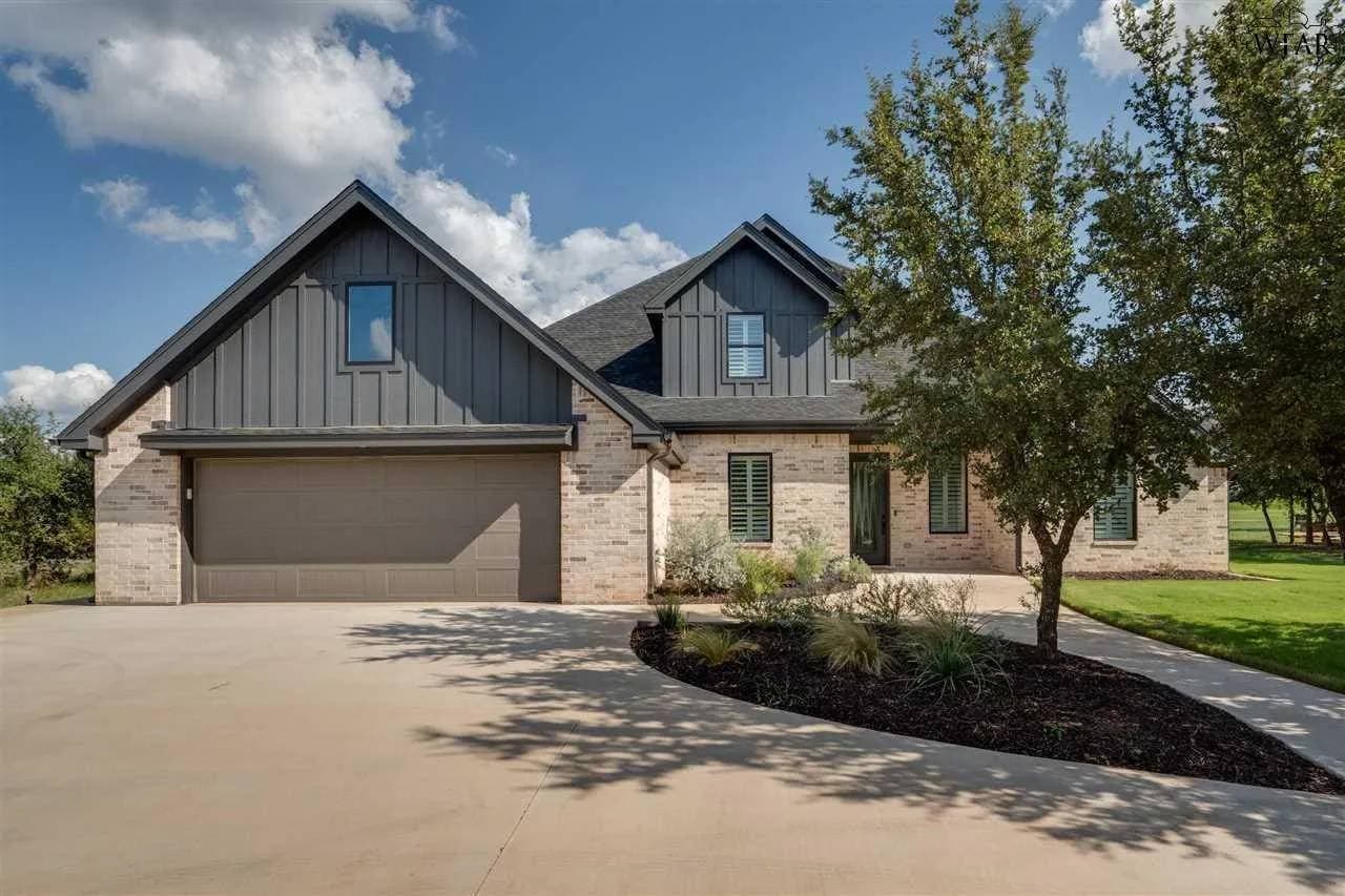 210 Bay Hill Dr, Graford, TX 76449