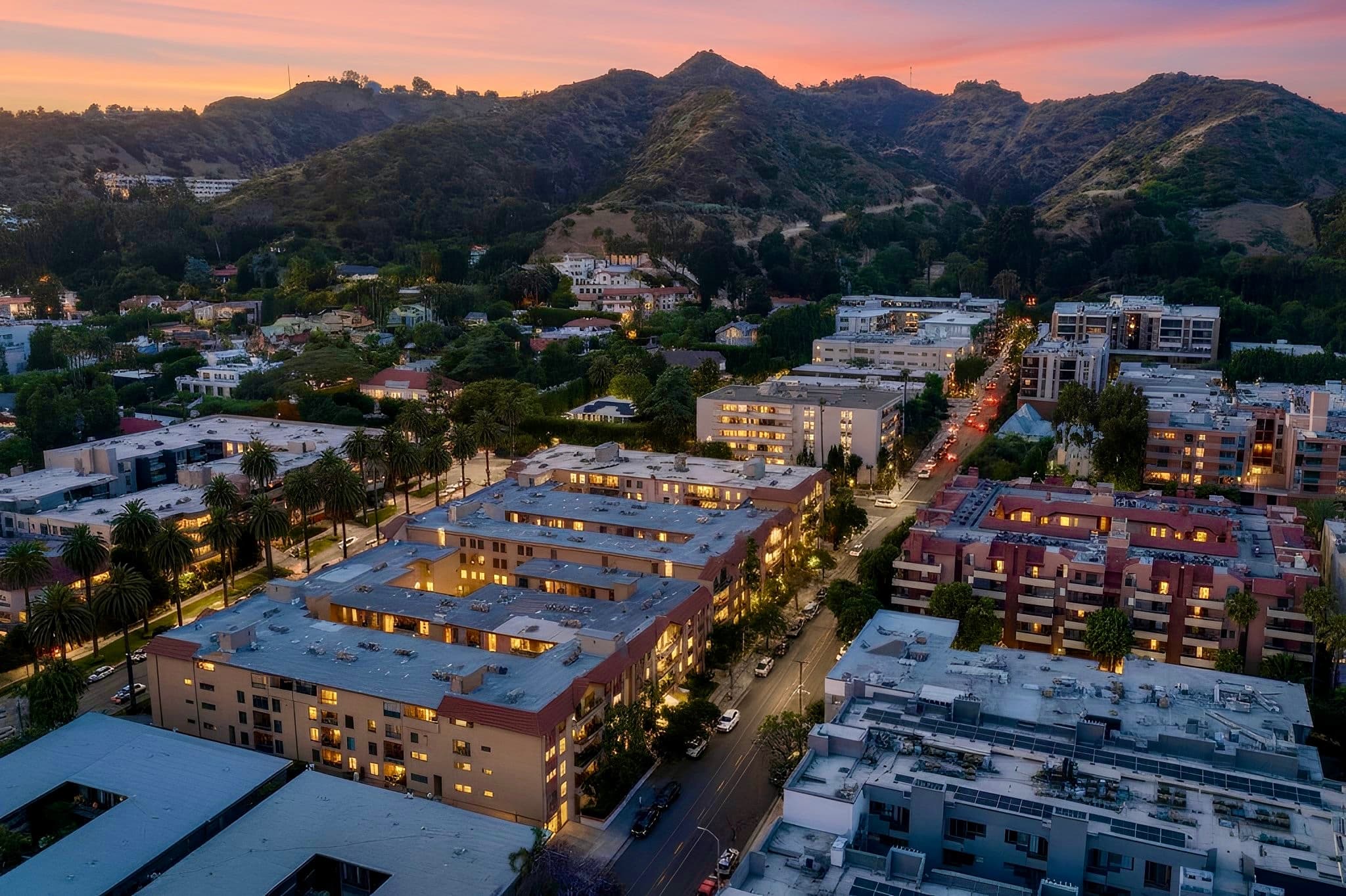 A Designer Top-Floor Residence In The Hollywood Hills