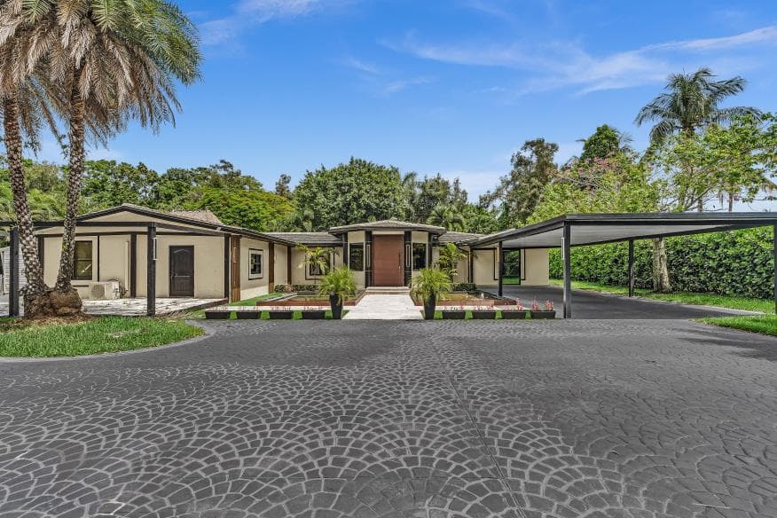 Davie Luxury Home: Pool, Water Views , 1.09 of oasis acres