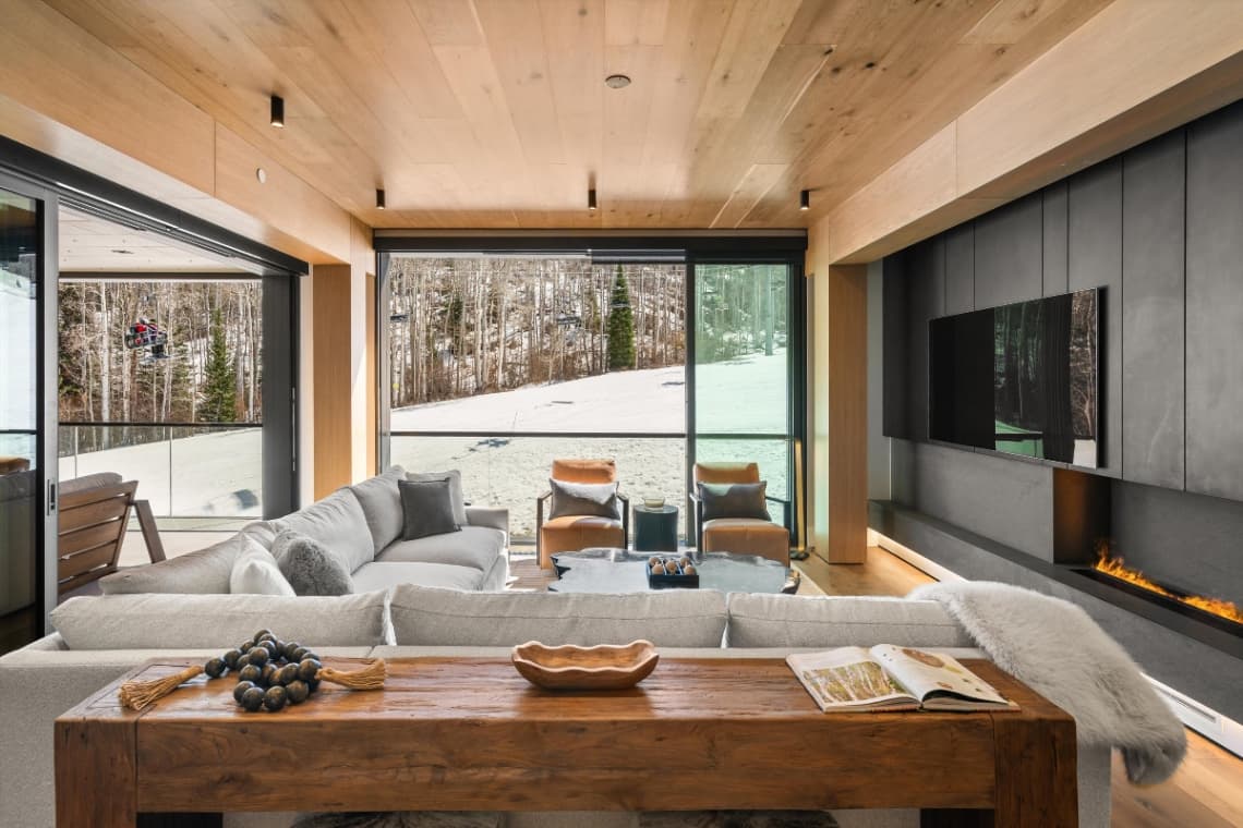 Aura 402, Slope-side 4 Bedroom