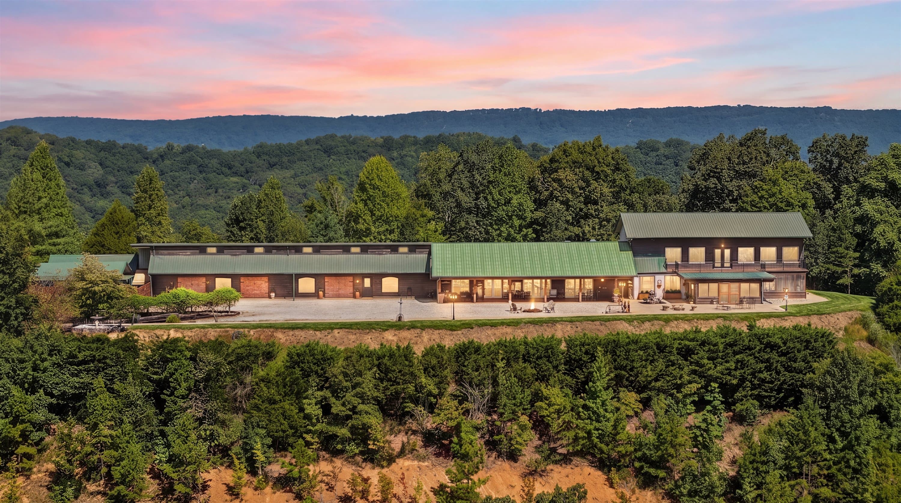 Harriman Home with Stunning Views of Watts Bar Lake and The Smoky Mountains