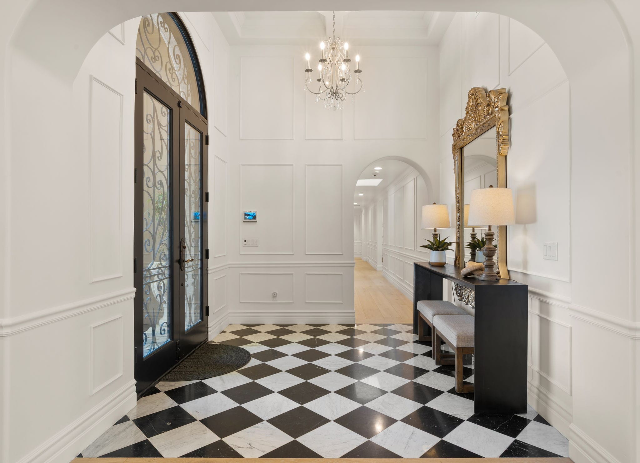 Exquisite Paradise Valley Living Awaits - Image 1