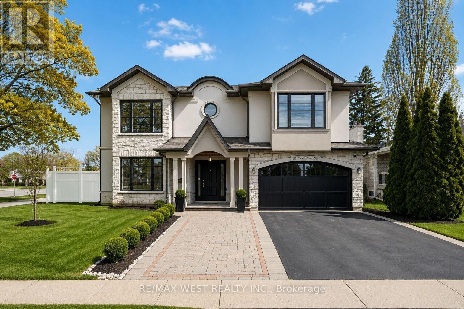 35 CONIFER DRIVE, Toronto (Markland Wood), Ontario M9C1X3