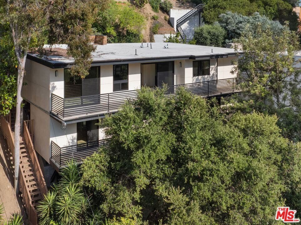 3147 Hollyridge Dr, Los Angeles, CA 90068