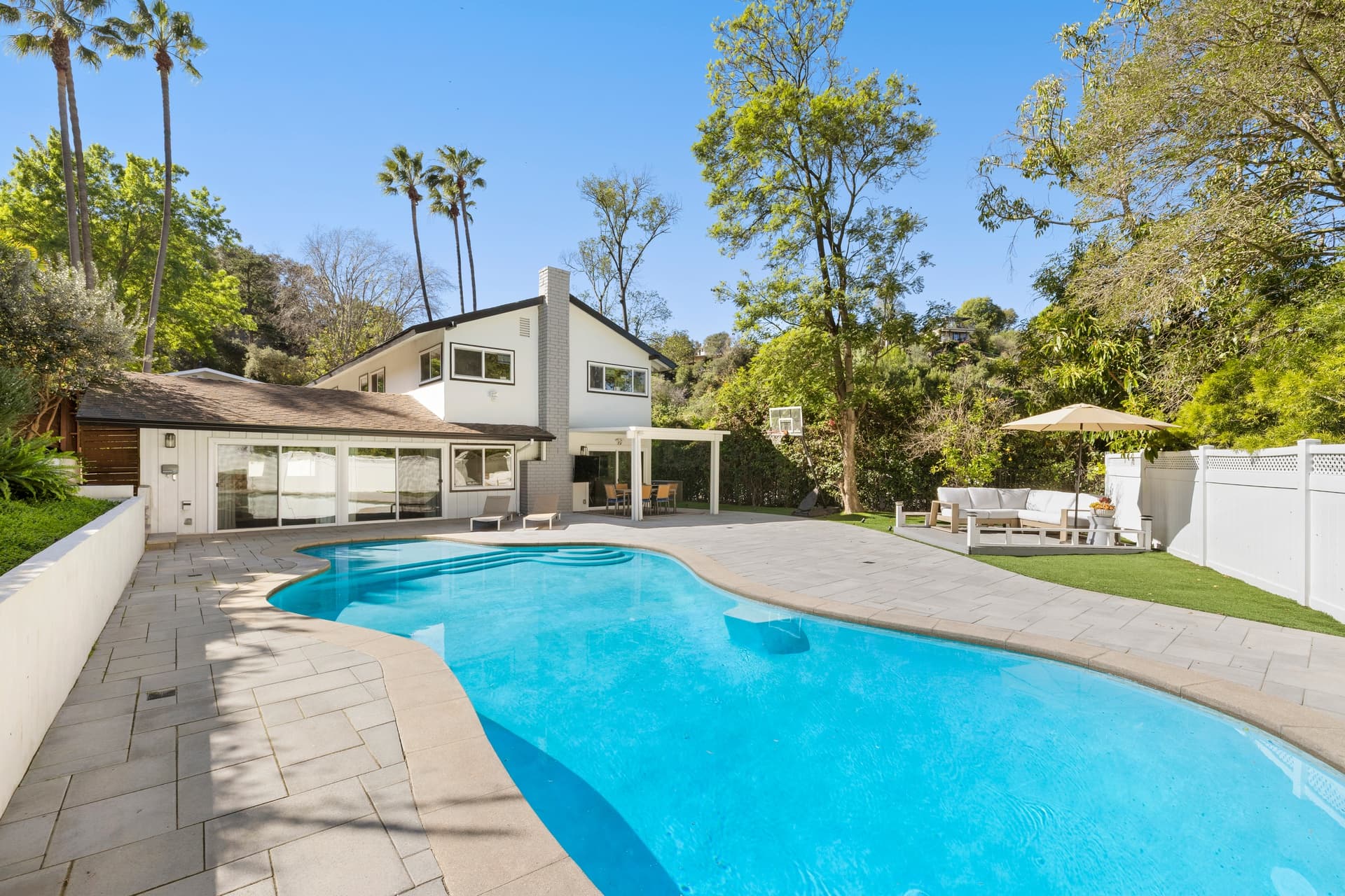 3430 Loadstone Dr, Sherman Oaks, CA 91403