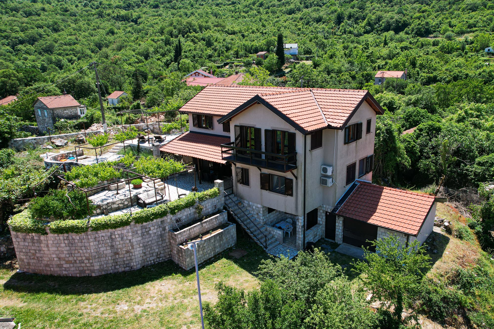 Exclusive Modern House with Authentic Character, Wine Cellar and Panoramic Views