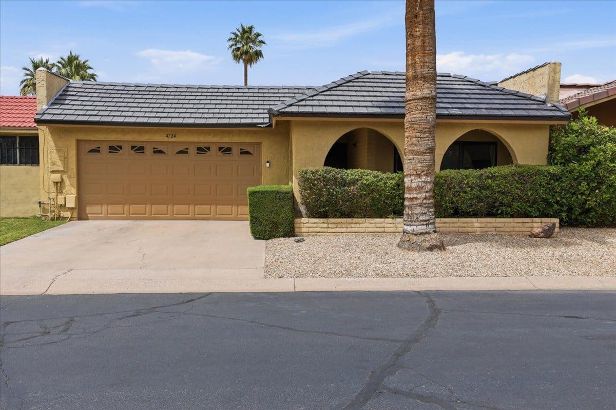 🌴 Modern Indoor-Outdoor Retreat: Reimagined Oasis Steps from Old Town!