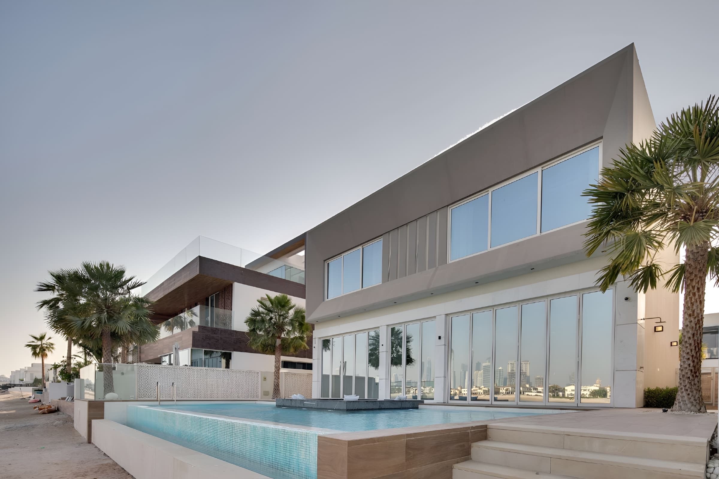 Exceptional five-bedroom custom-built on Palm Jumeirah - Dubai