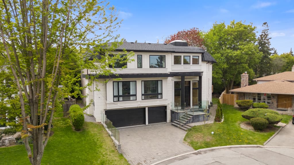 Exceptional Toronto Residence: 4 Bed, 6 Bath