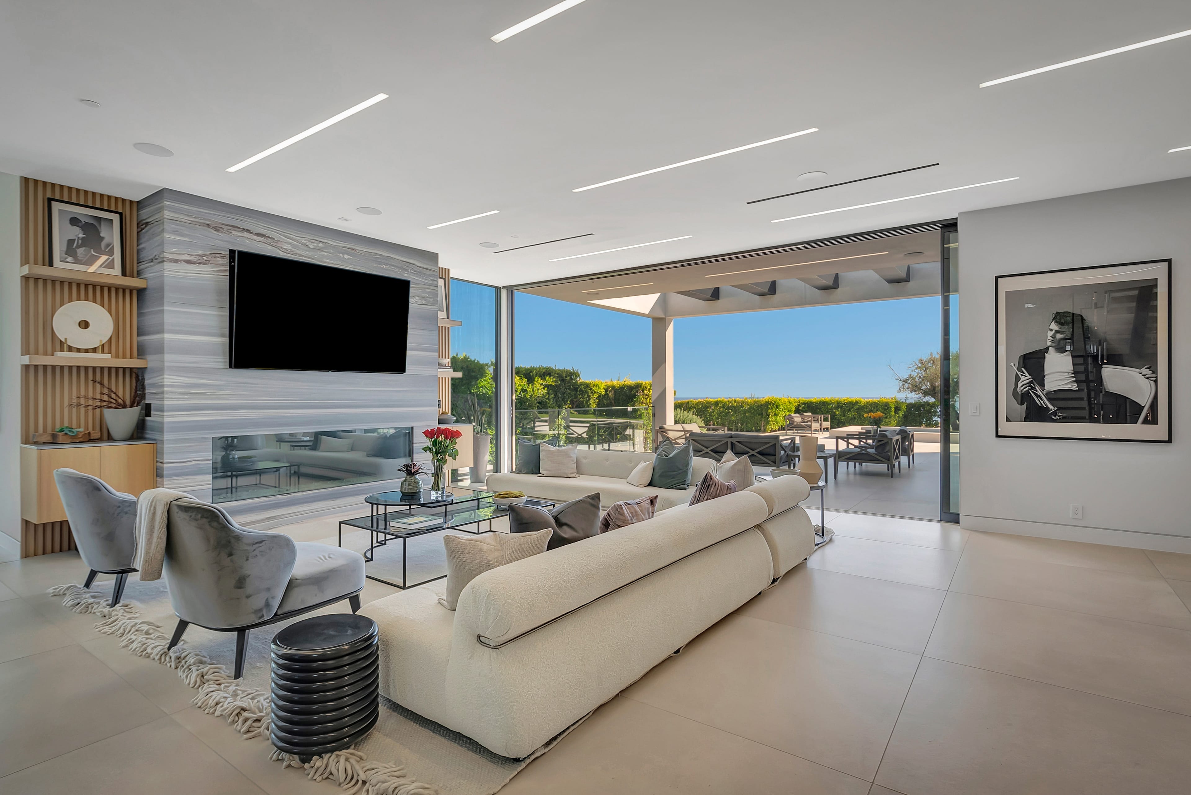 Luxury Malibu Estate with Unrivaled Coastal Views - Image 1