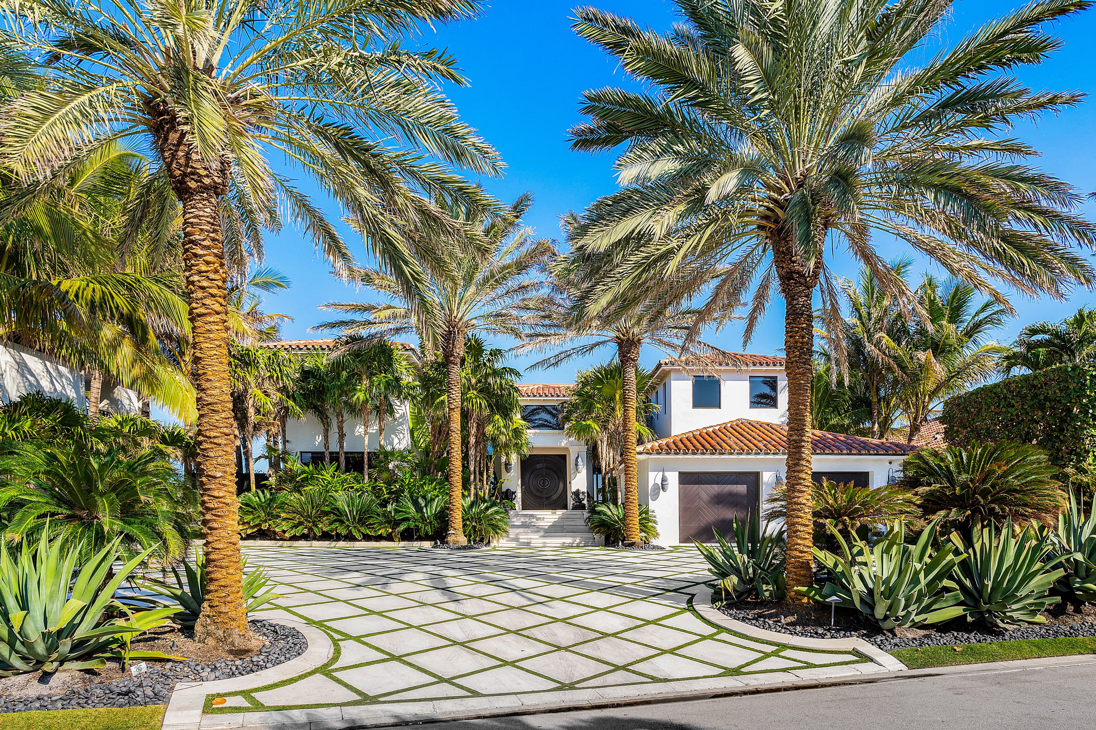 14 Ocean Drive, Jupiter Inlet Colony, FL 33469 - Image 1