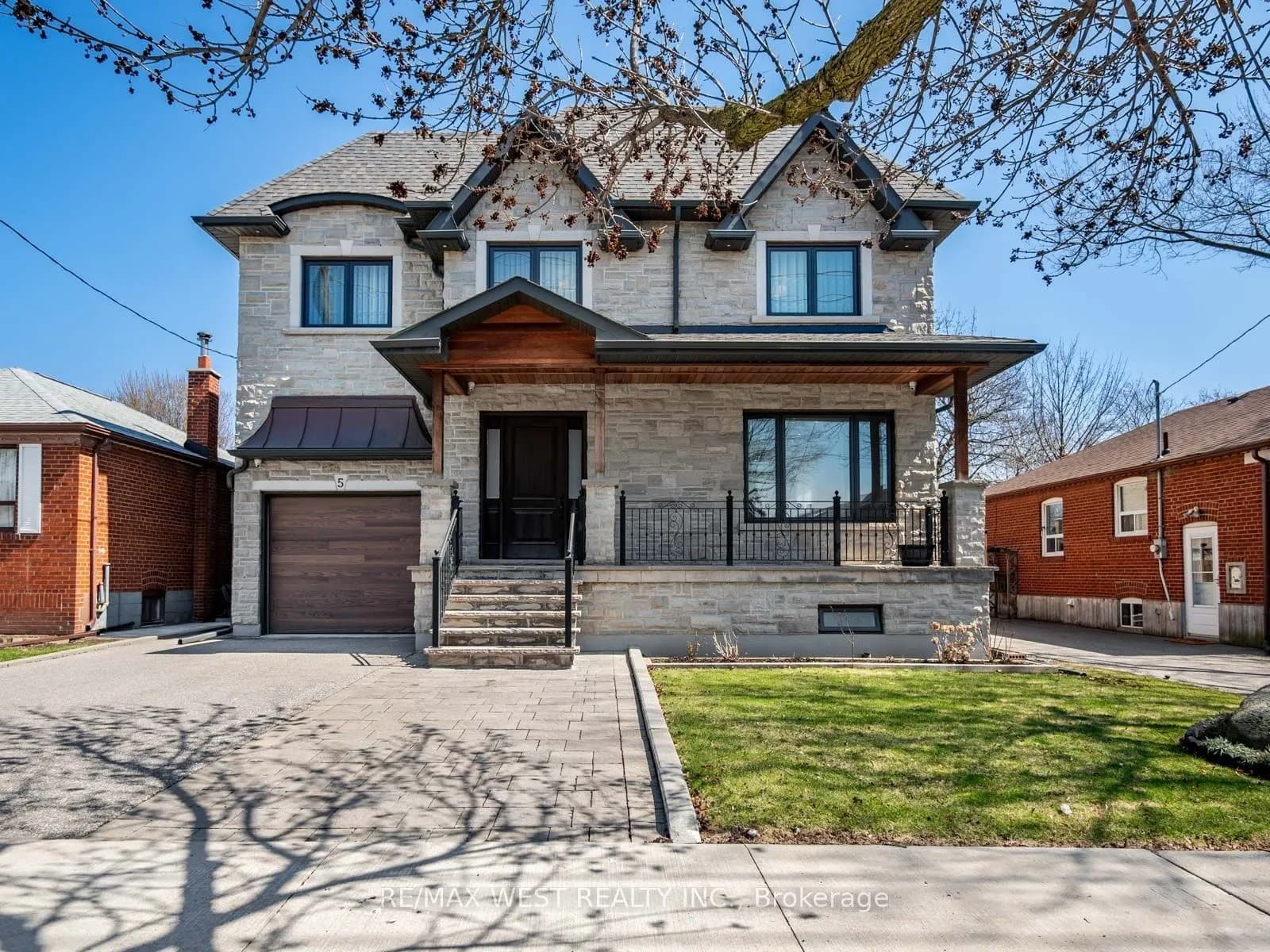 5 PAULA BOULEVARD Toronto (Alderwood), Ontario M8W4B5