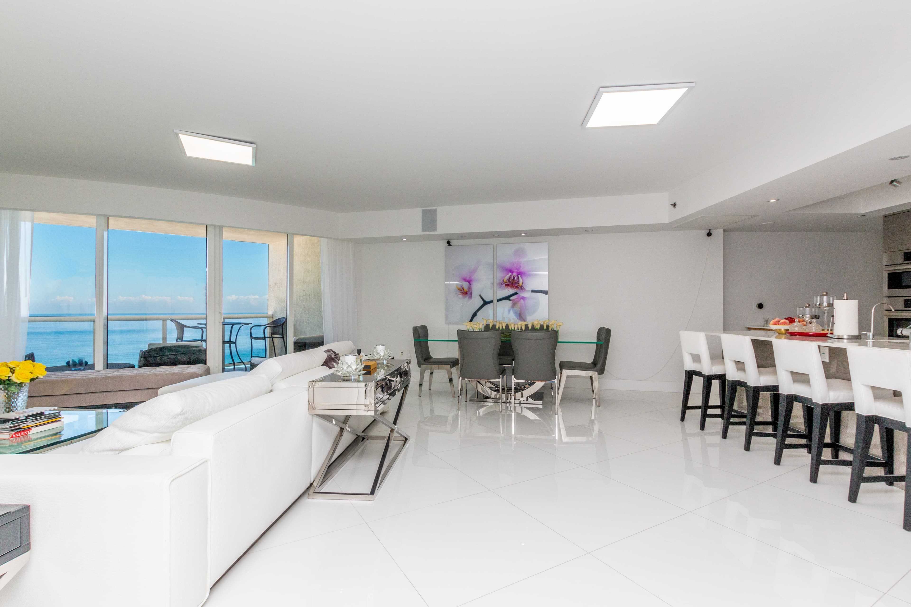 Oceanfront condo in the heart of Sunny Isles