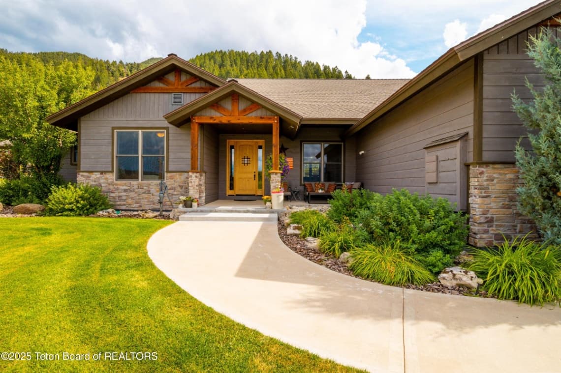 363 Upper Stewart Creek Rd, Etna, WY 83118