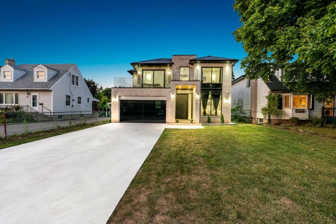 9 EARL STREET, Mississauga (Streetsville), Ontario L5M1N6