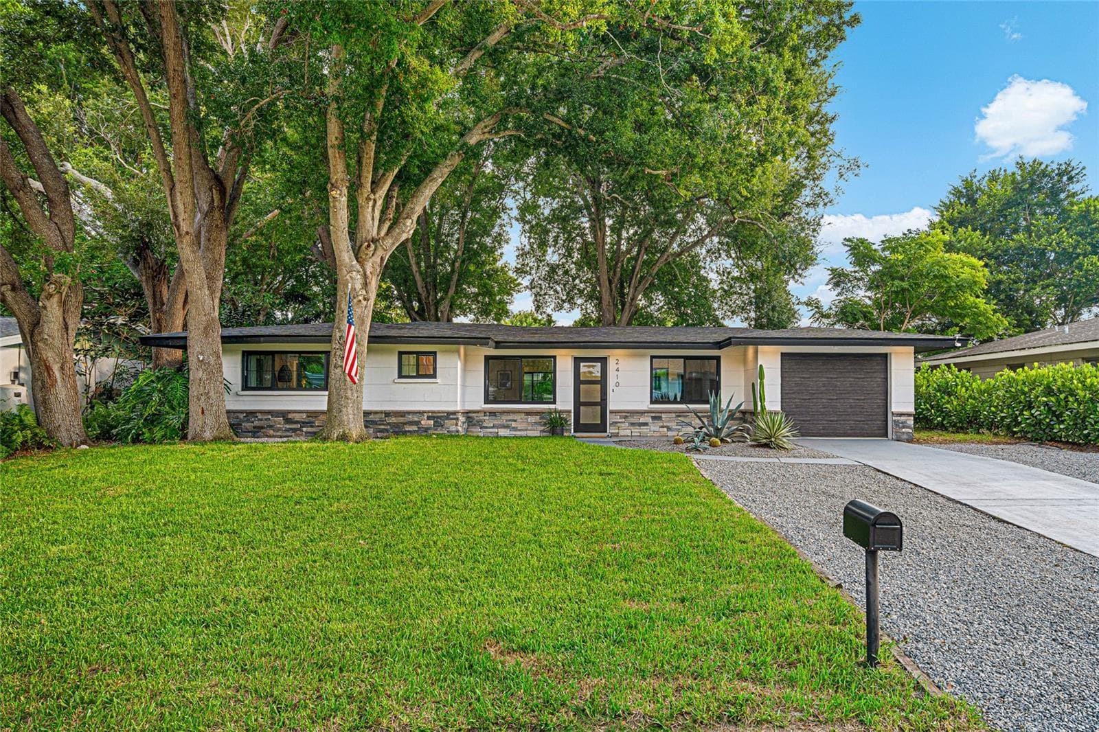 Sarasota Home with Garden Oasis