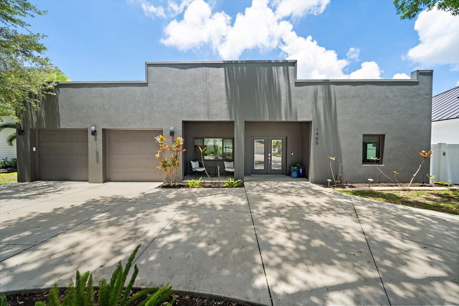 Premier Sarasota Home with Pool and Bar