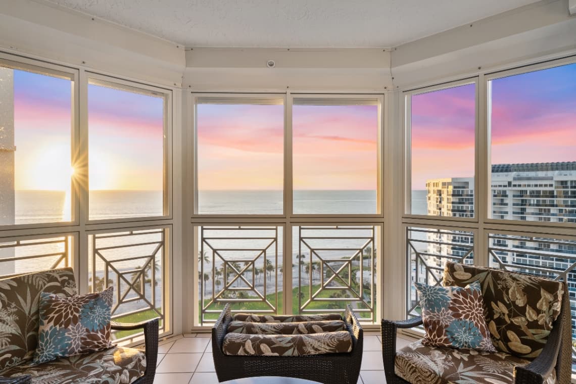 17TH FLOOR BAY TO BEACH VIEWS
