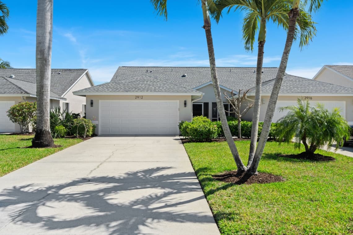 LAKEHOUSE VILLA IN NAPLES