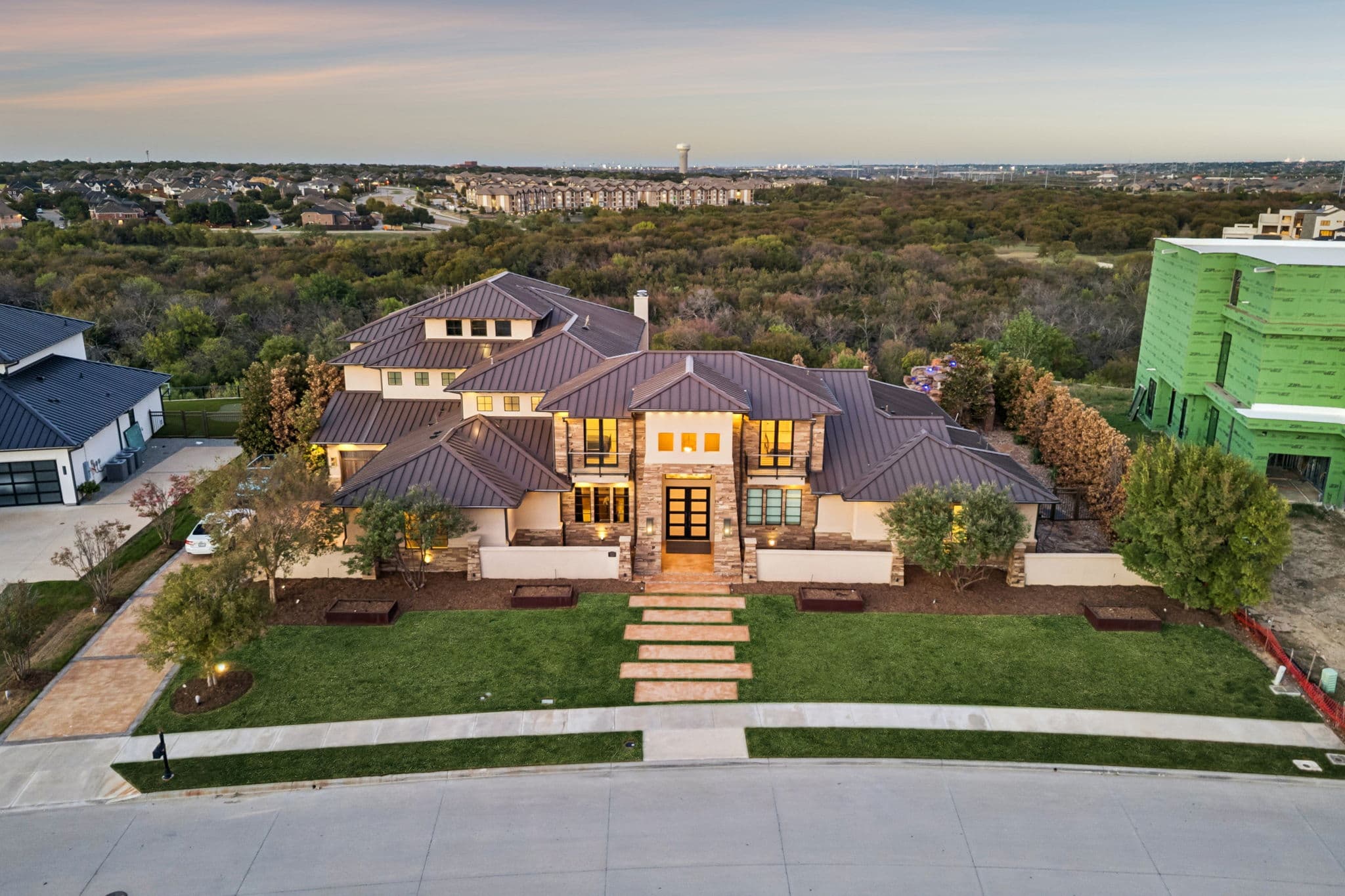 Hollywood Hills Elevated Greenbelt View