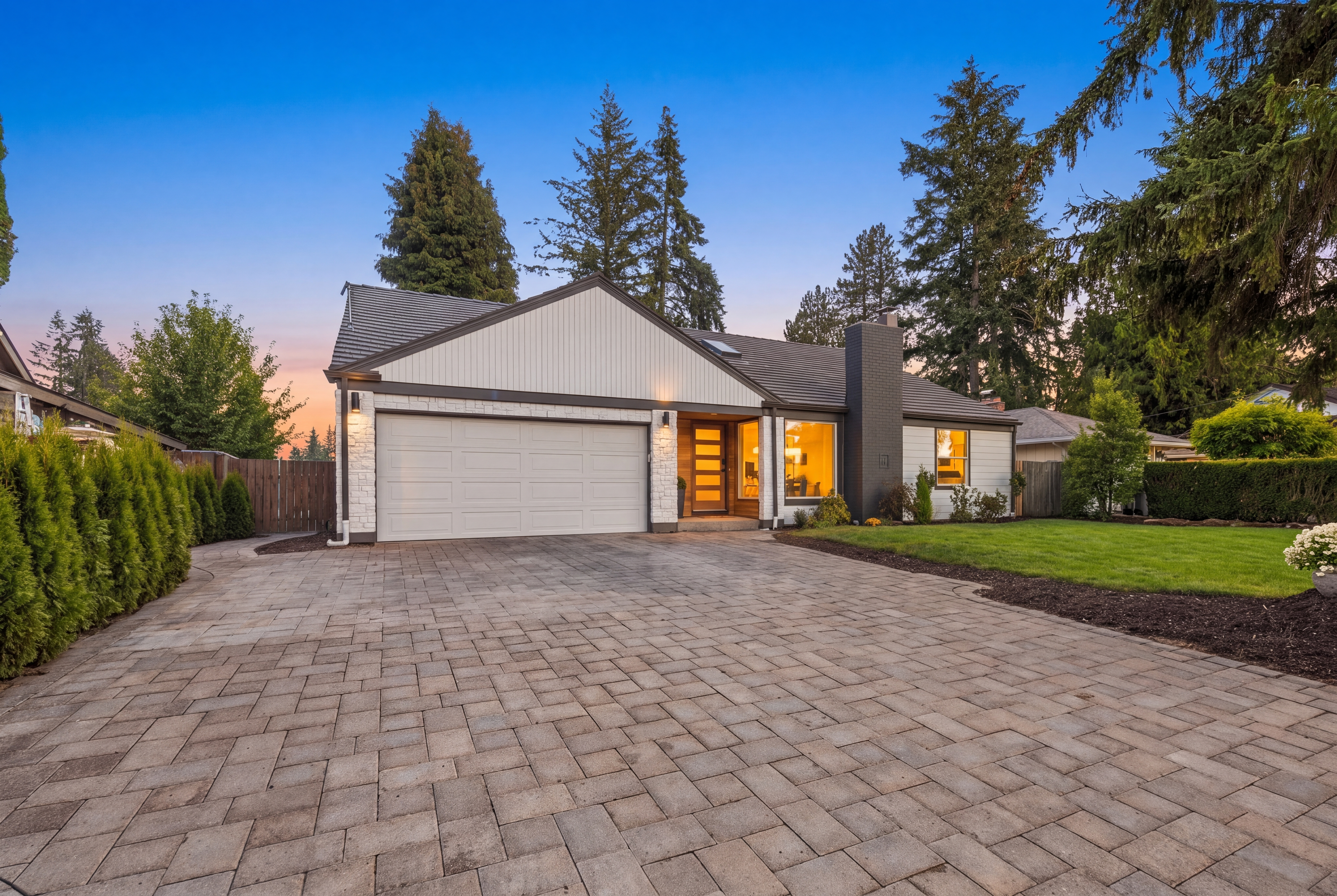 Exquisite Bellevue Living: 5 Bed, 4 Bath House