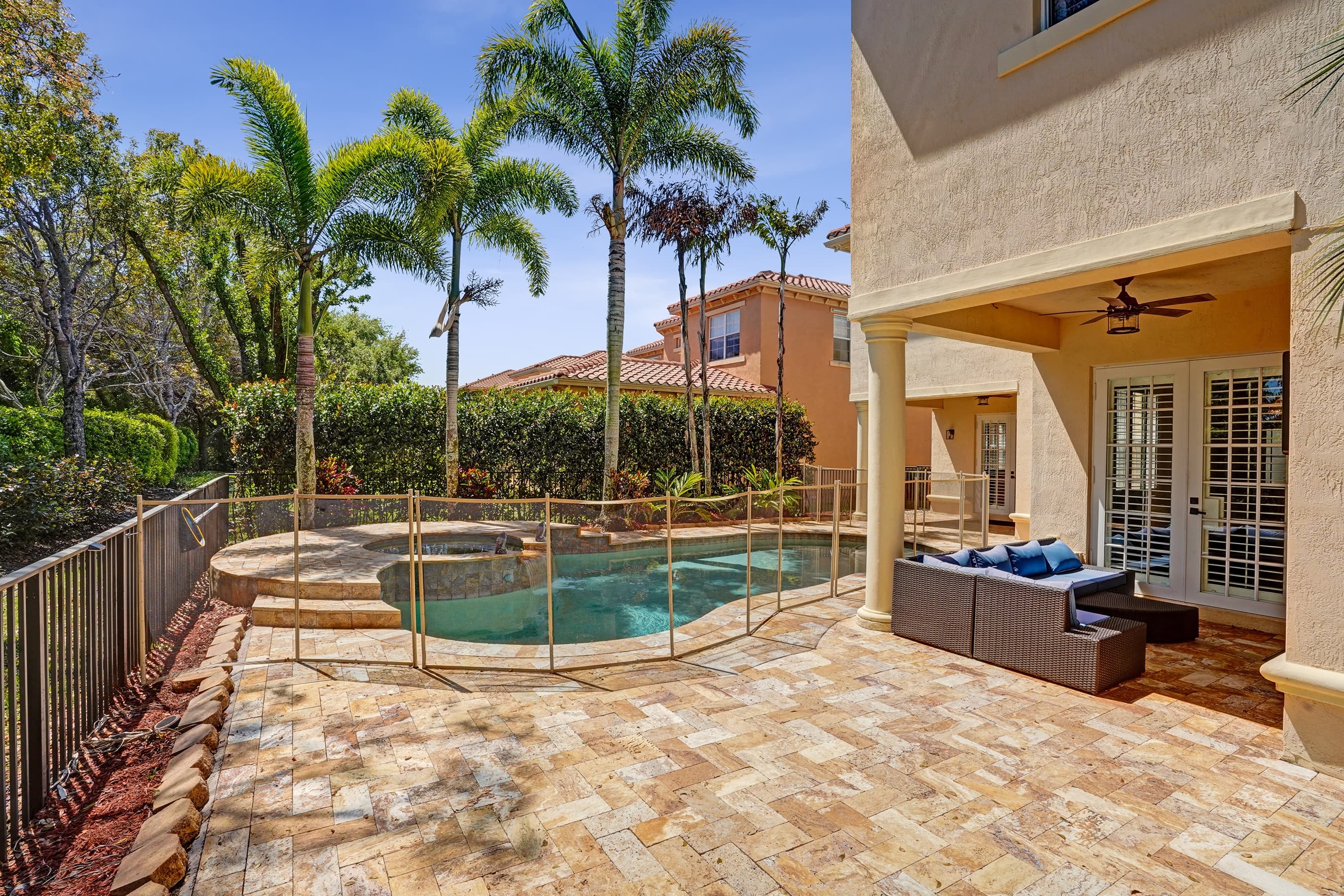 Luxury 6 Bedroom Home in Wellington - Image 1