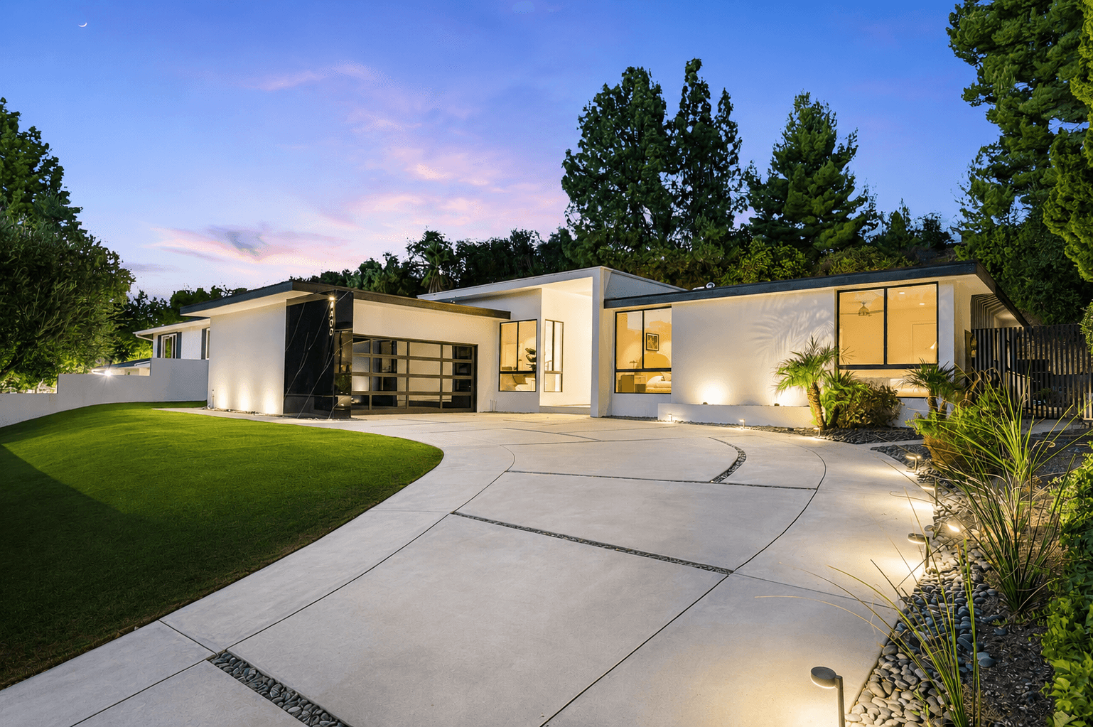 Beautifully Remodeled Home South of the Boulevard! - Image 1