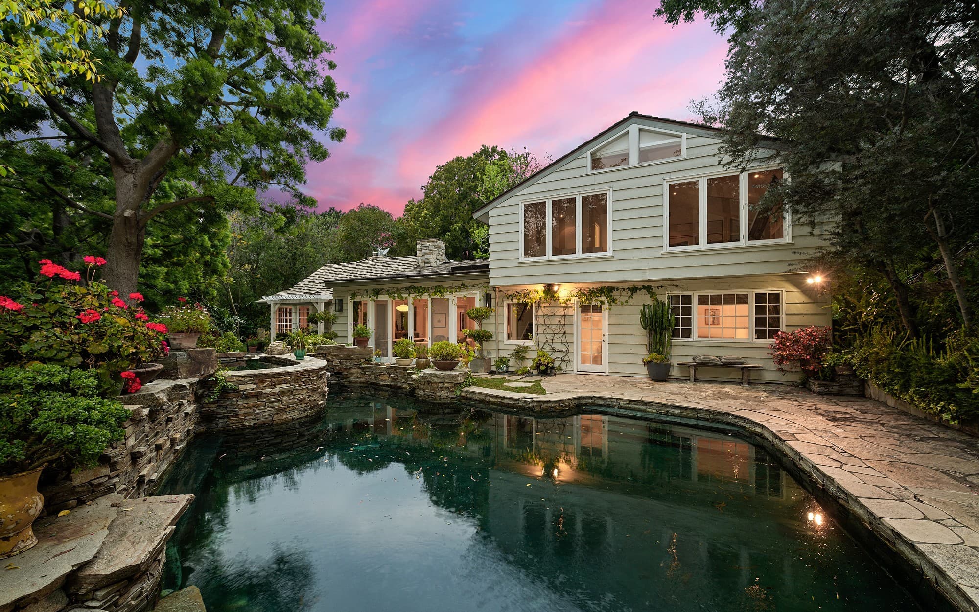 2576 Benedict Canyon Dr, Beverly Hills, CA 90210