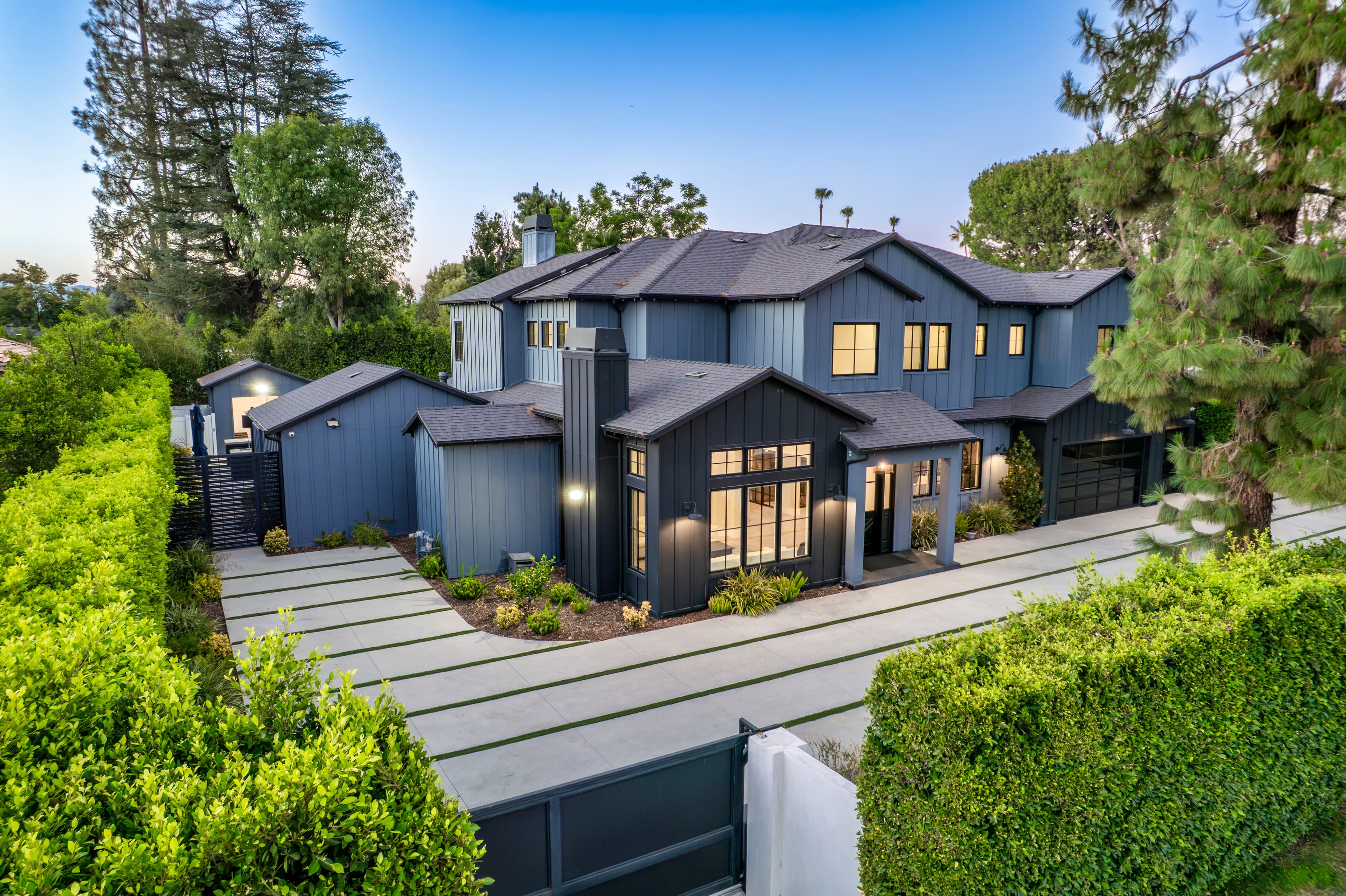 Premier Los Angeles Residence Offering Unrivaled Lifestyle